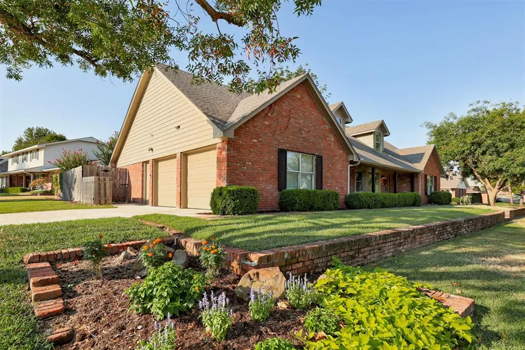 Photo 2 — 3200 Brookhollow Road, Oklahoma City, OK 73120