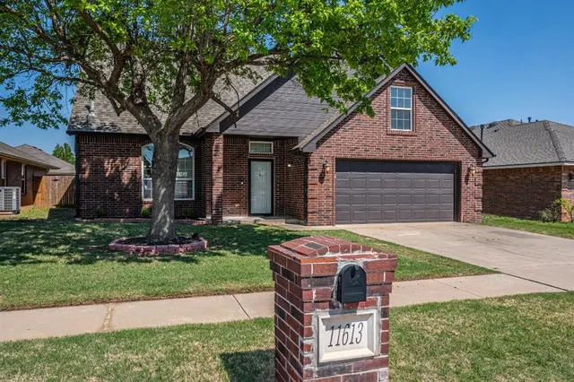 Photo 3 — 11613 SW 11th Street, Yukon, OK 73099