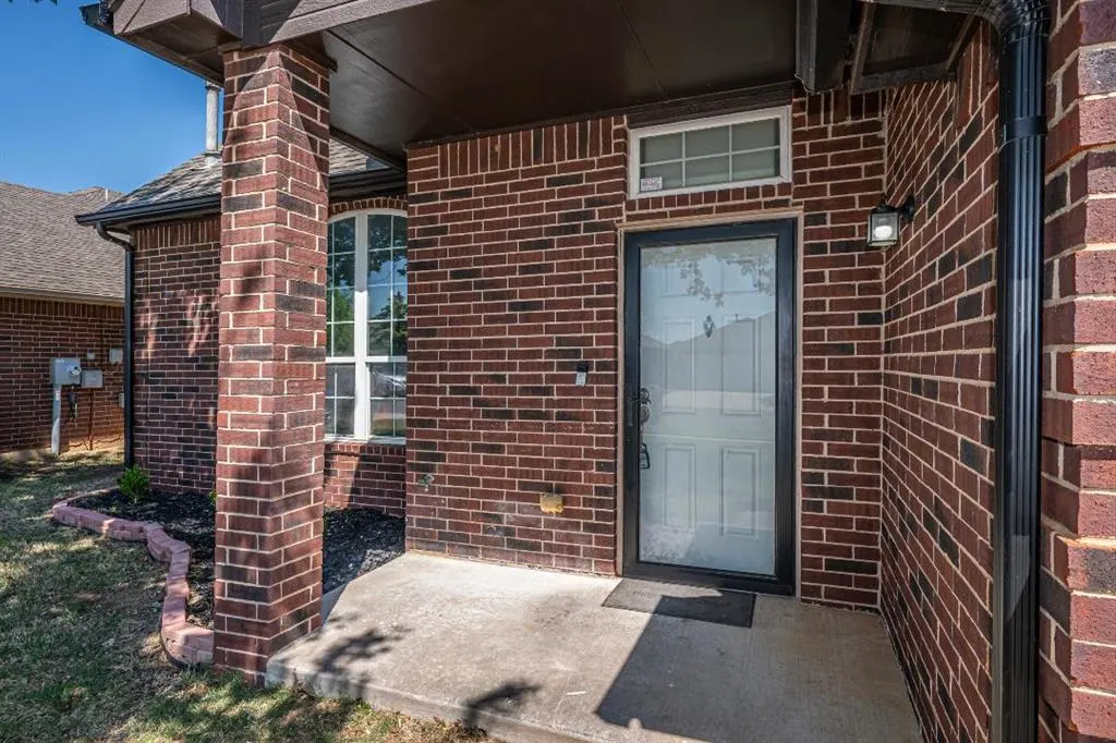 Photo 4 — 11613 SW 11th Street, Yukon, OK 73099