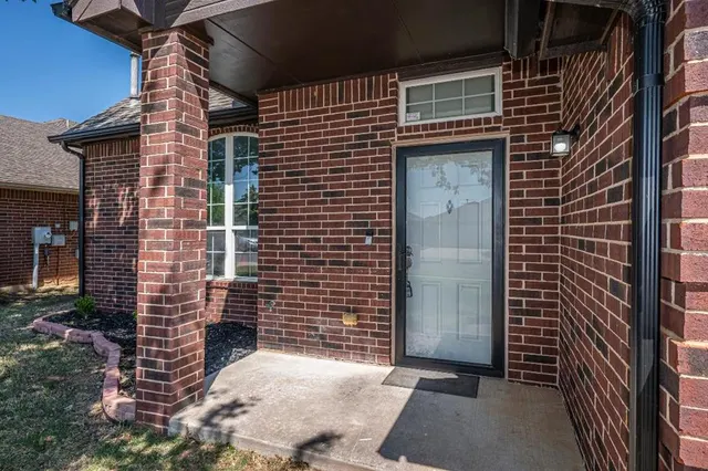 Photo 4 — 11613 SW 11th Street, Yukon, OK 73099