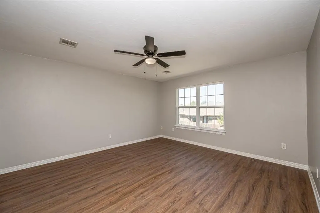 Photo 23 — 11613 SW 11th Street, Yukon, OK 73099