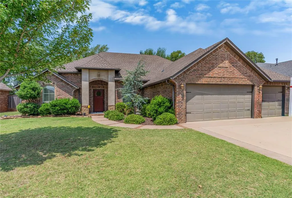 Front exterior — 2113 Sycamore Creek Avenue, Yukon, OK 73099