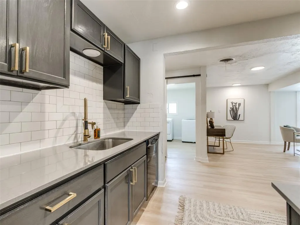 Photo 4 — 1412 Casady Lane, Oklahoma City, OK 73120