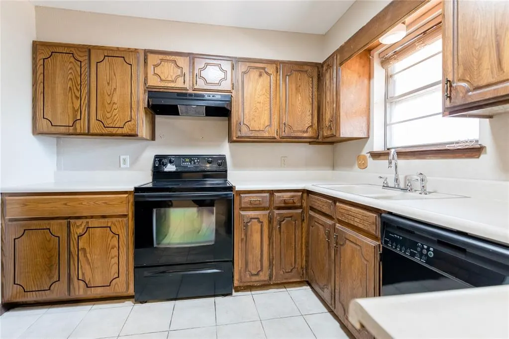 Photo 5 — 110 Peggy Drive, Elk City, OK 73644