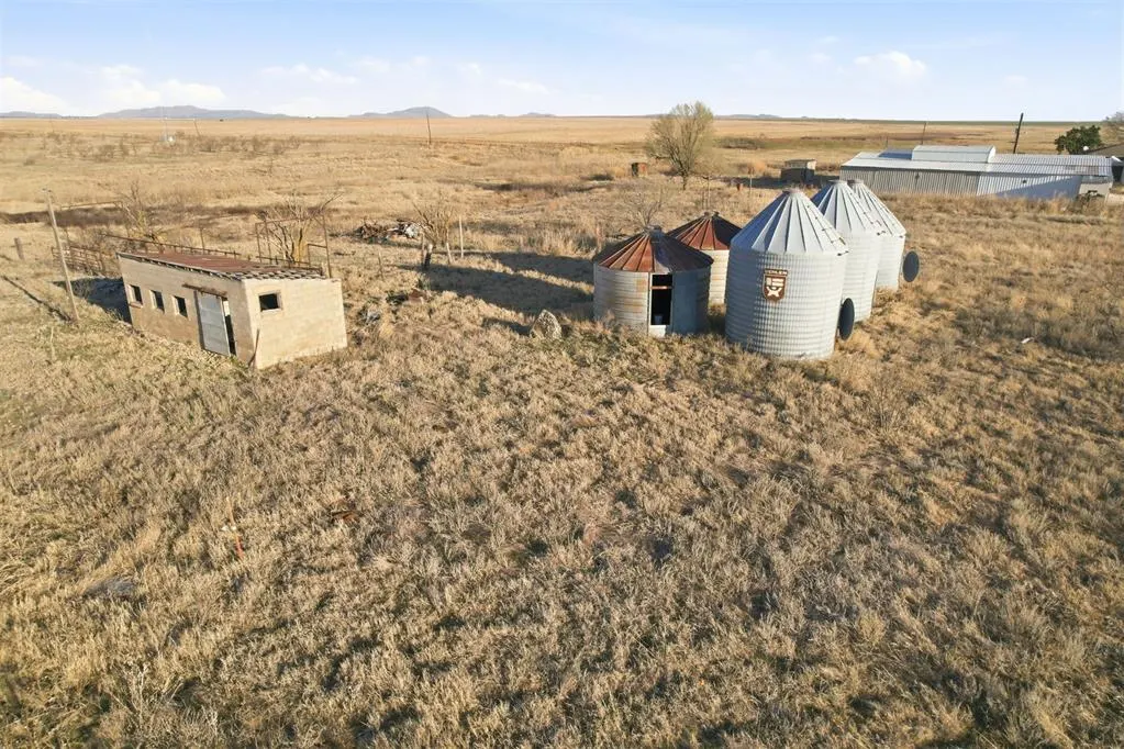 Photo 13 — 21840 E 1550 Road, Roosevelt, OK 73564