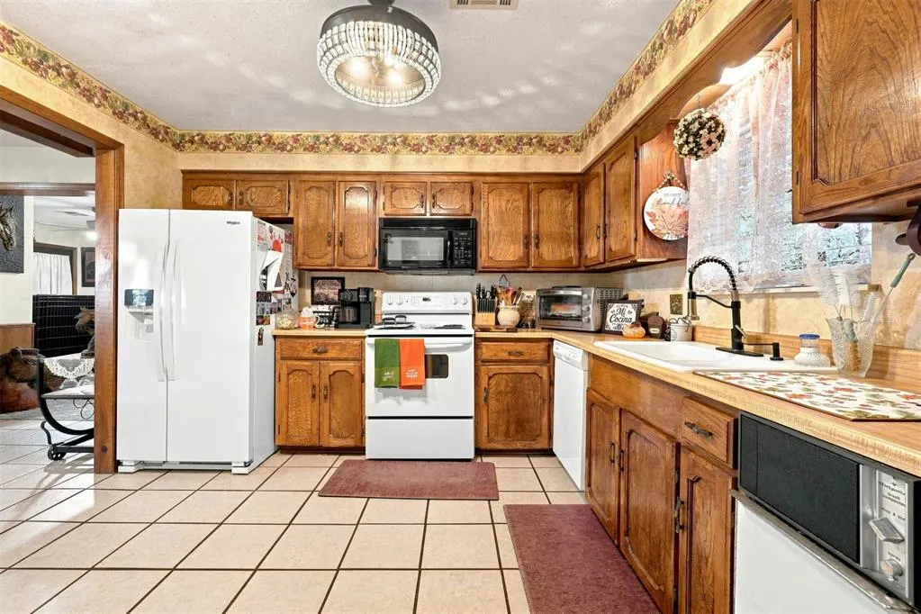 Photo 11 — 20425 E County Road 1567 Road, Altus, OK 73521