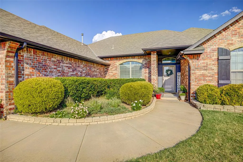 Photo 2 — 3212 Pin Oak Road, Oklahoma City, OK 73170