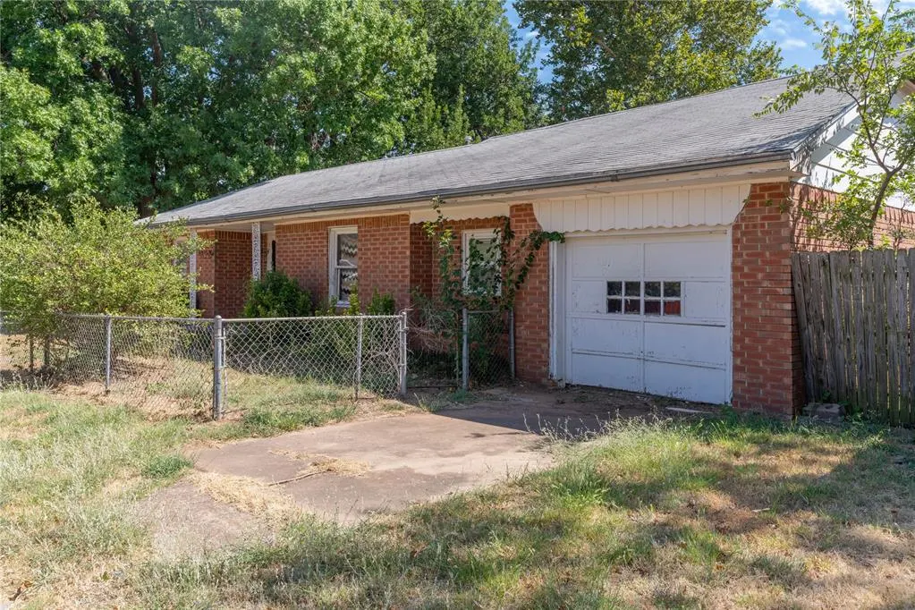 Front exterior — 1923 W Louisiana Avenue, Chickasha, OK 73018