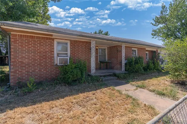 Photo 2 — 1923 W Louisiana Avenue, Chickasha, OK 73018