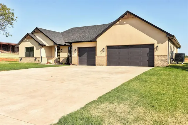 Photo 2 — 2444 Wolf Creek Bend, Blanchard, OK 73010