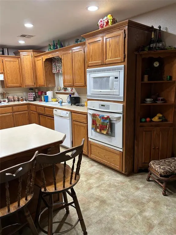 Photo 4 — 521 W Roh Street, Thomas, OK 73669