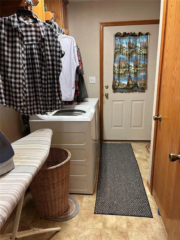 Photo 17 — 521 W Roh Street, Thomas, OK 73669