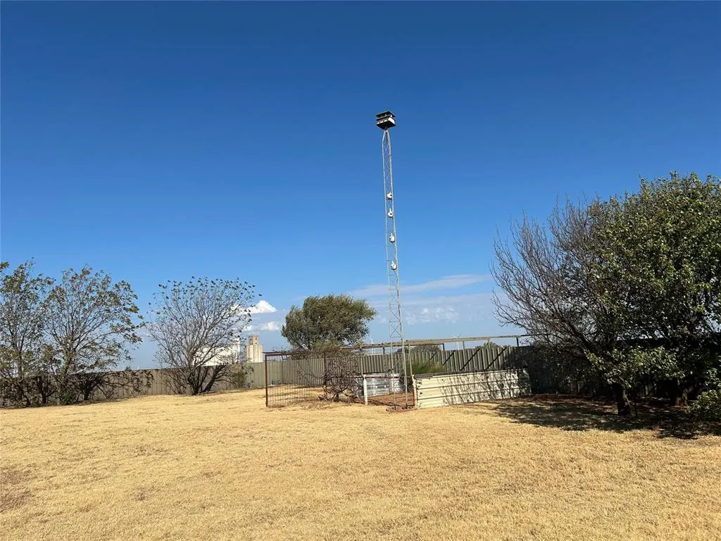 Photo 19 — 521 W Roh Street, Thomas, OK 73669