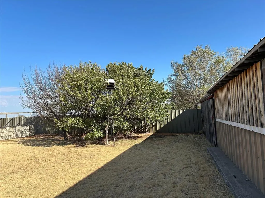 Photo 20 — 521 W Roh Street, Thomas, OK 73669
