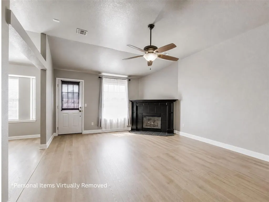 Photo 7 — 625 SW 38th Place, Moore, OK 73160