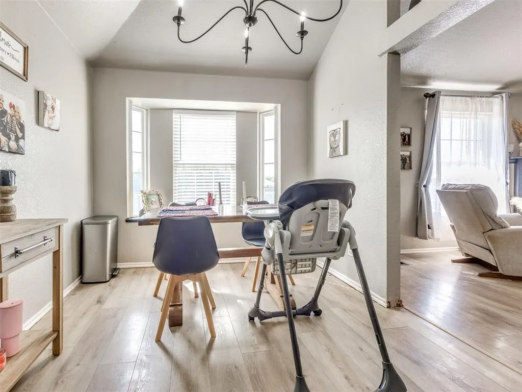 Photo 10 — 625 SW 38th Place, Moore, OK 73160