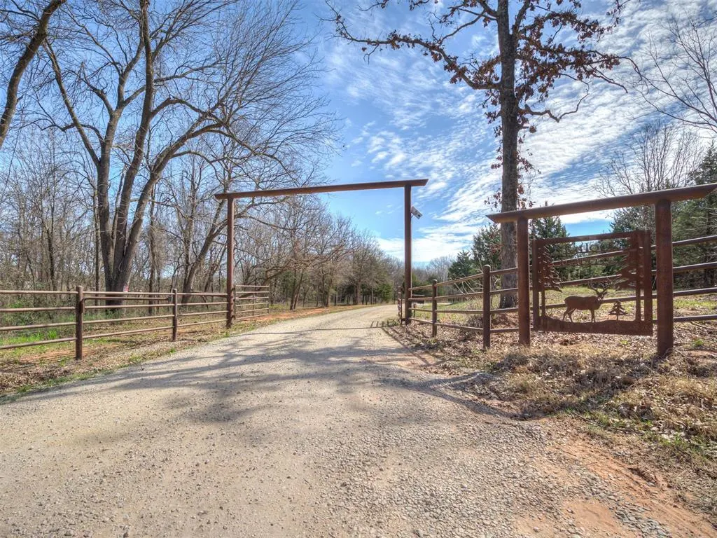 Photo 3 — 335400 E 1048 Road, McLoud, OK 74851