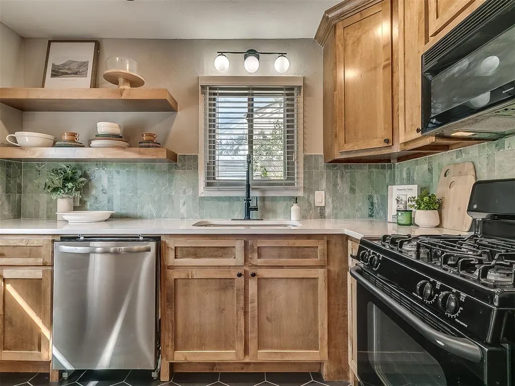Photo 6 — 3020 W Fairfield Avenue, Oklahoma City, OK 73116
