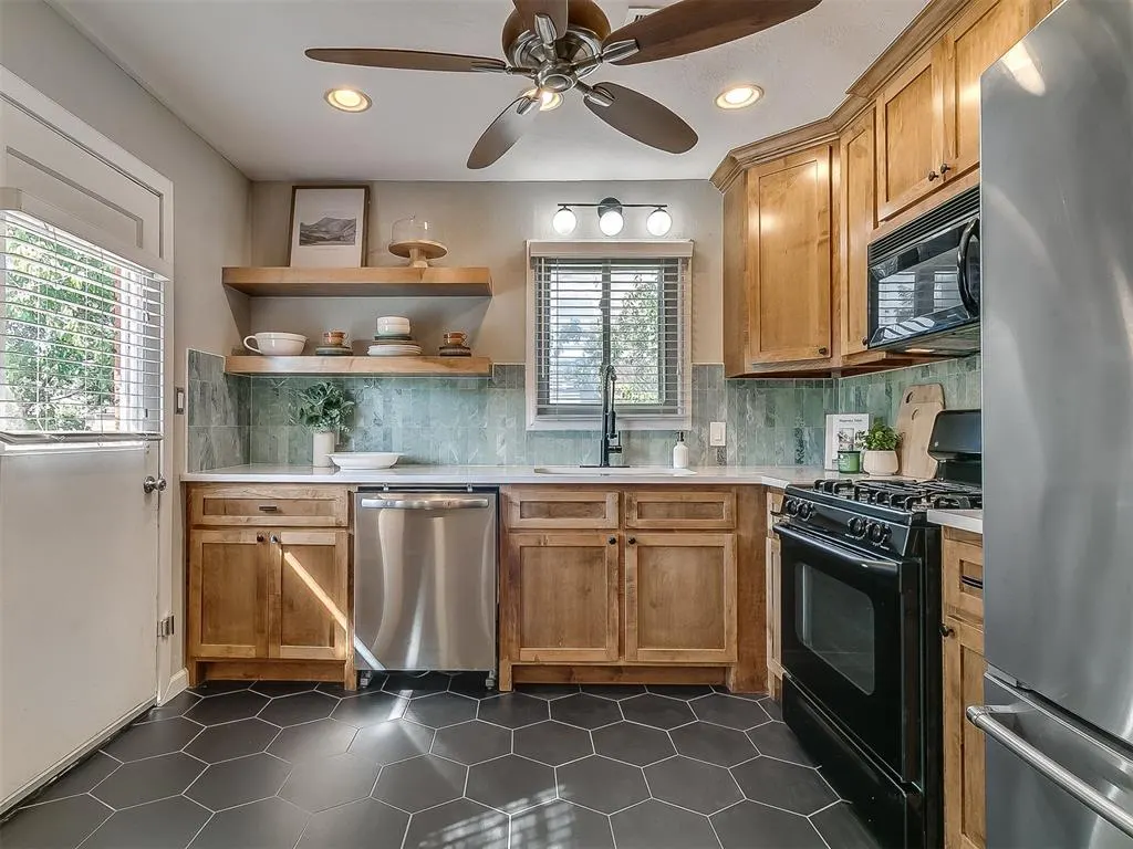 Photo 12 — 3020 W Fairfield Avenue, Oklahoma City, OK 73116