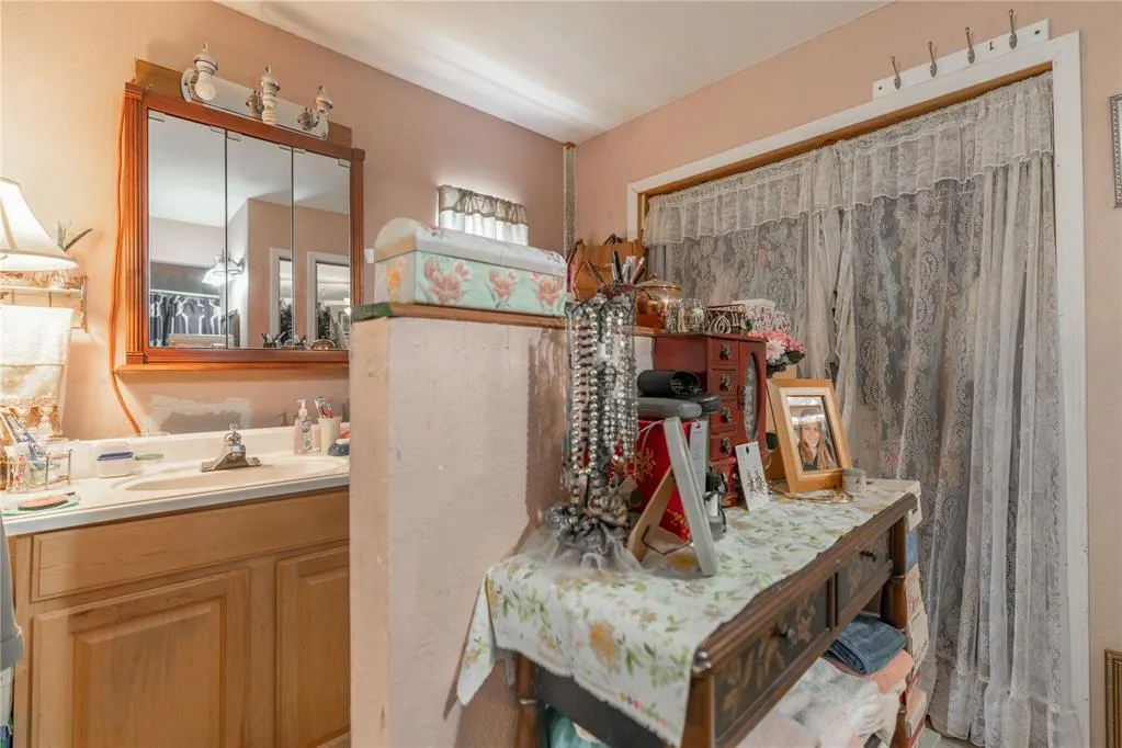 Photo 17 — 32383 Summerwood Lane, Macomb, OK 74852