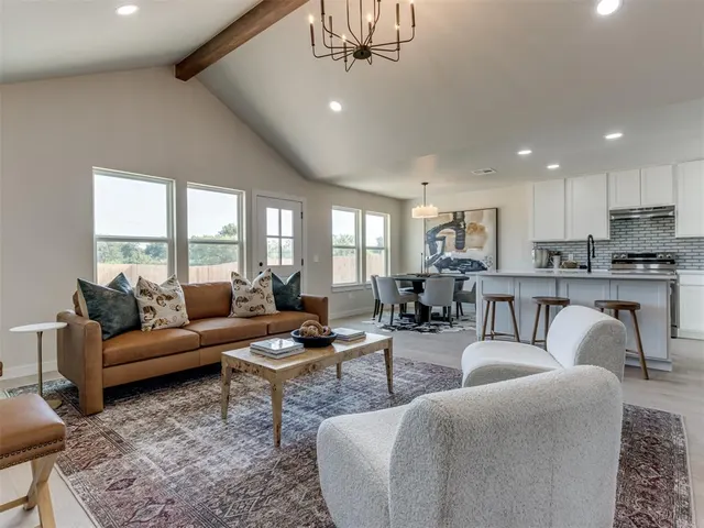 Photo 4 — 832 NW 105th Street, Oklahoma City, OK 73114
