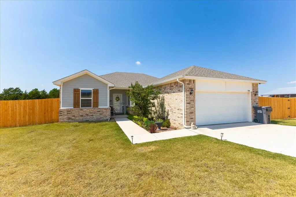 Front exterior — 504 Evergreen Way, Guthrie, OK 73044
