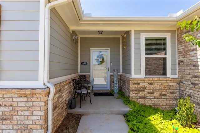 Photo 3 — 504 Evergreen Way, Guthrie, OK 73044
