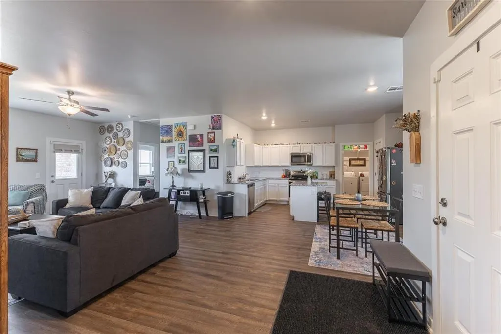 Photo 5 — 504 Evergreen Way, Guthrie, OK 73044