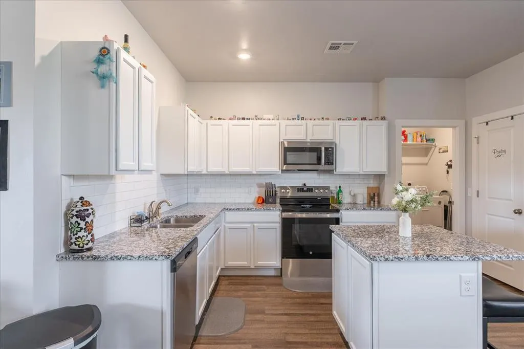 Photo 11 — 504 Evergreen Way, Guthrie, OK 73044