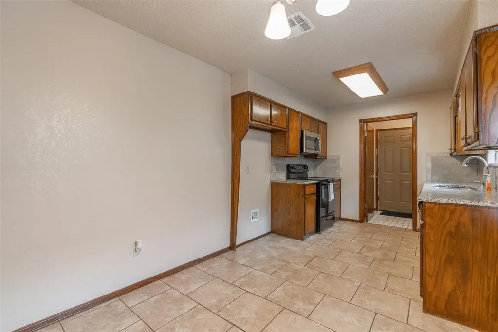Photo 7 — 2310 Cedar Brook Drive, Oklahoma City, OK 73160