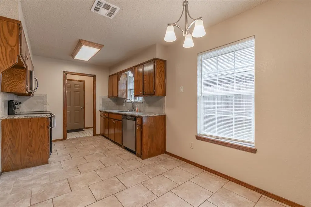 Photo 8 — 2310 Cedar Brook Drive, Oklahoma City, OK 73160