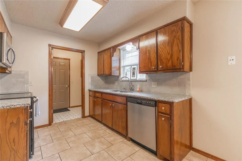 Photo 10 — 2310 Cedar Brook Drive, Oklahoma City, OK 73160