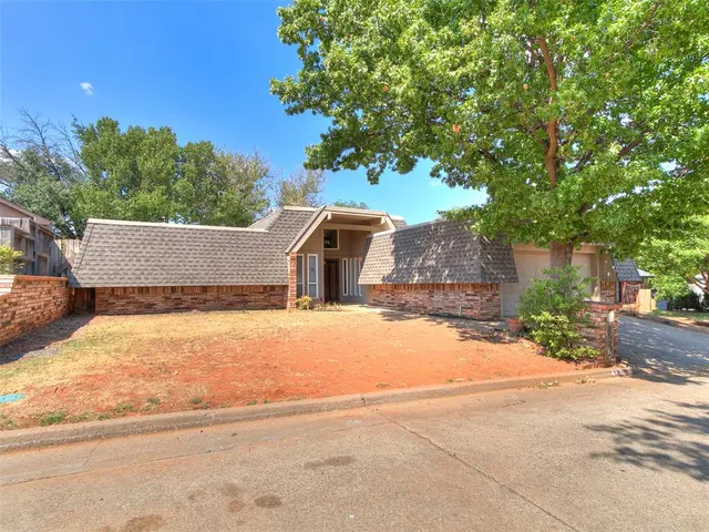 Photo 2 — 8905 Stanford Court, Oklahoma City, OK 73132