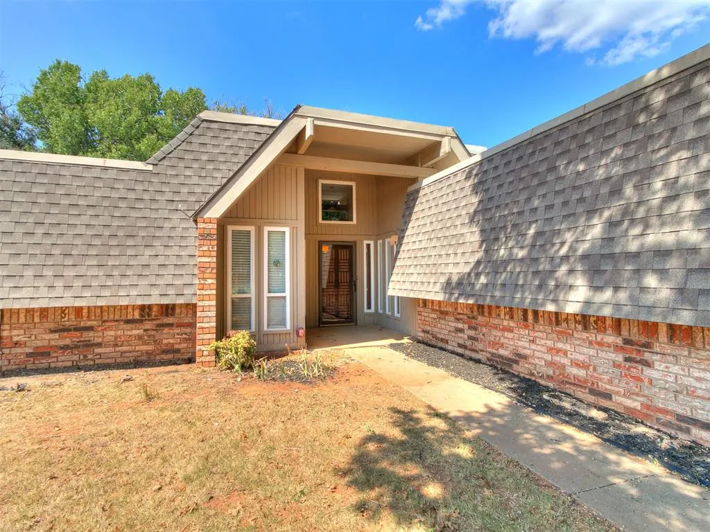 Photo 3 — 8905 Stanford Court, Oklahoma City, OK 73132