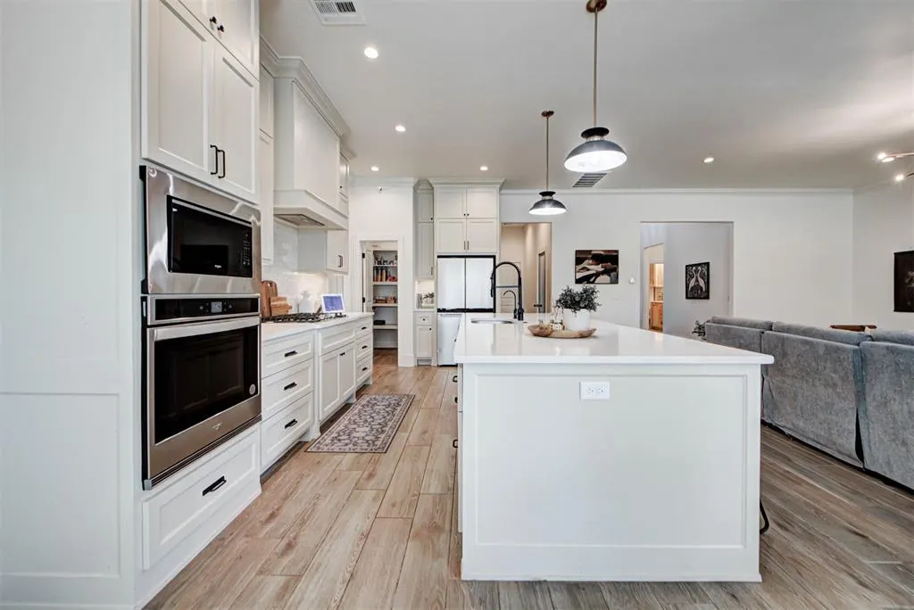 Photo 14 — 10121 Oakwood Drive, Edmond, OK 73025