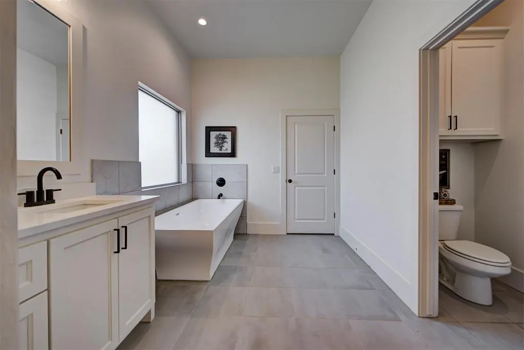 Photo 27 — 10121 Oakwood Drive, Edmond, OK 73025