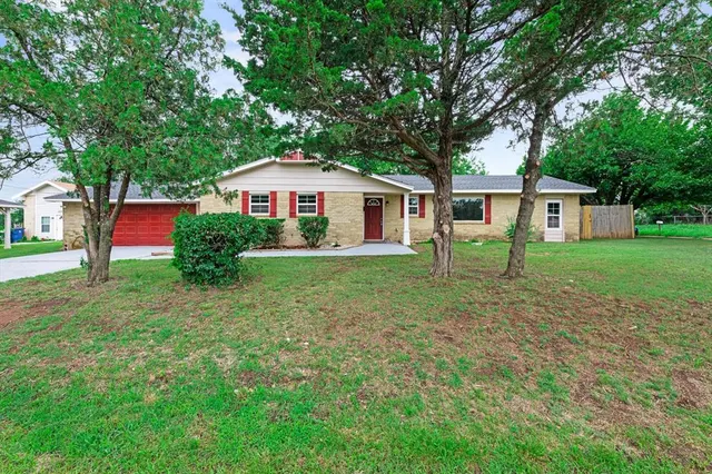 Photo 2 — 1223 E Vilas Avenue, Guthrie, OK 73044