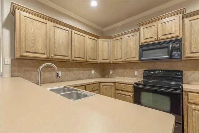 Photo 7 — 520 SW 123rd Place, Oklahoma City, OK 73170