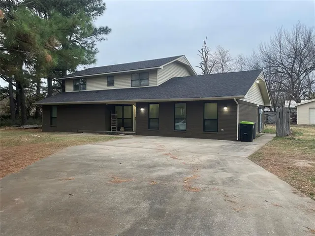Photo 2 — 520 Adams Street, Holdenville, OK 74848