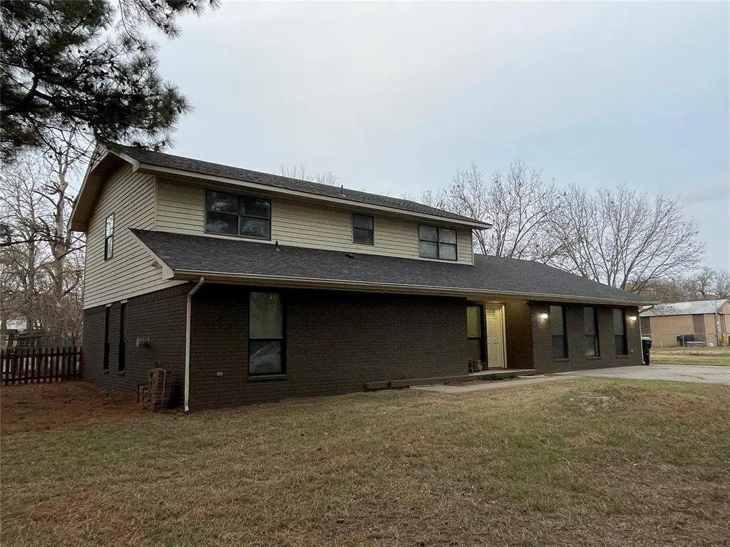 Photo 3 — 520 Adams Street, Holdenville, OK 74848