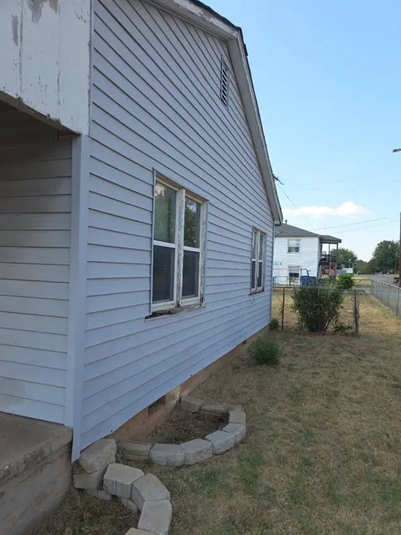 Photo 2 — 215 E Spruce Avenue, Duncan, OK 73533