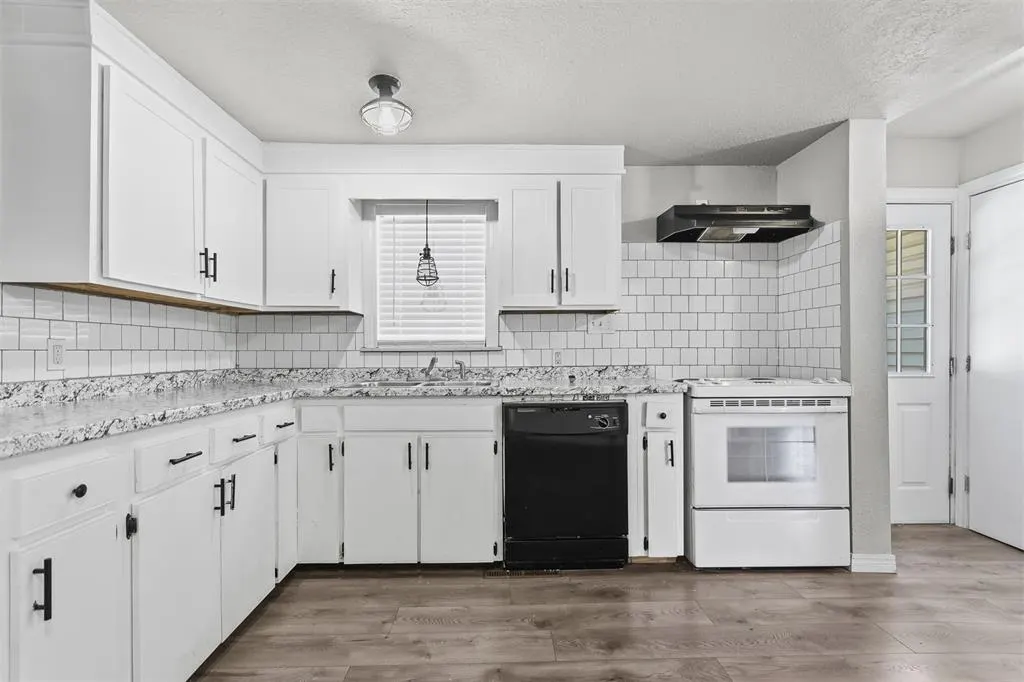 Photo 8 — 616 W Kings Road, Ada, OK 74820
