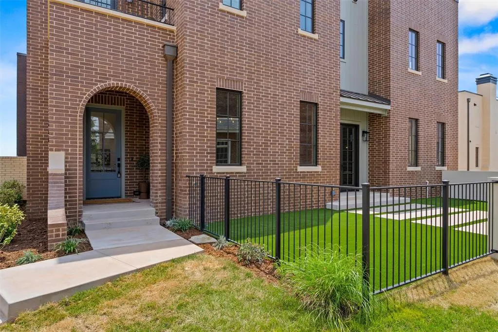 Photo 2 — 516 NE 2nd Street, Oklahoma City, OK 73104