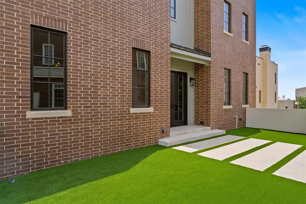 Photo 3 — 516 NE 2nd Street, Oklahoma City, OK 73104