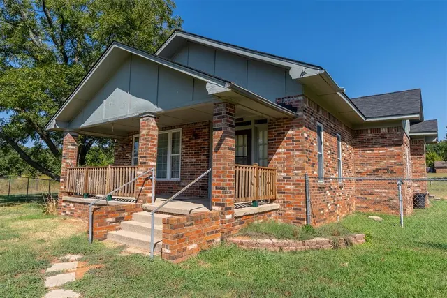 Photo 2 — 30733 E County Road 1570, Pauls Valley, OK 73075