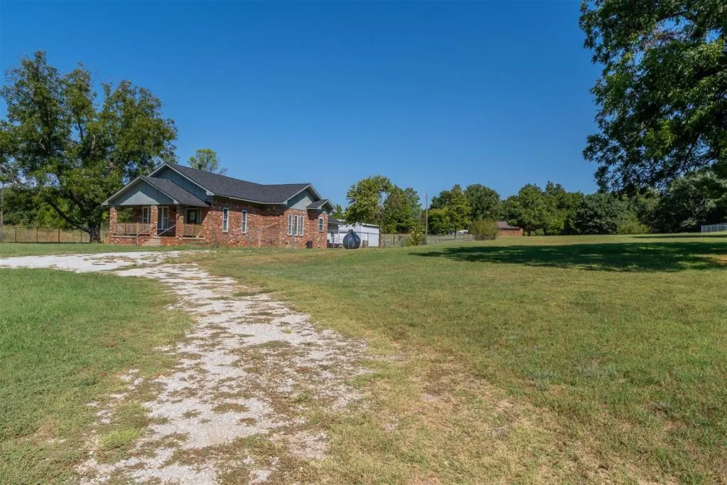 Photo 4 — 30733 E County Road 1570, Pauls Valley, OK 73075