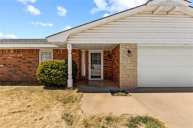 Photo 3 — 122 Randolph Road, Clinton, OK 73601