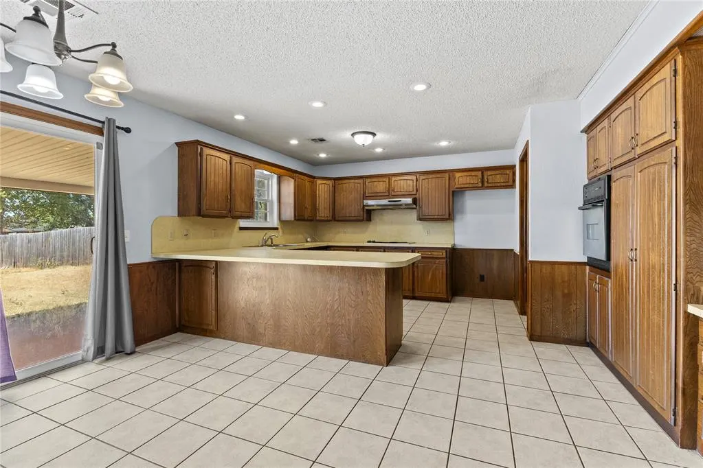 Photo 7 — 122 Randolph Road, Clinton, OK 73601