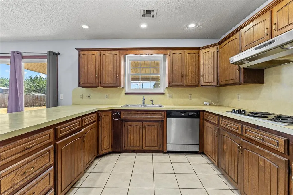 Photo 9 — 122 Randolph Road, Clinton, OK 73601