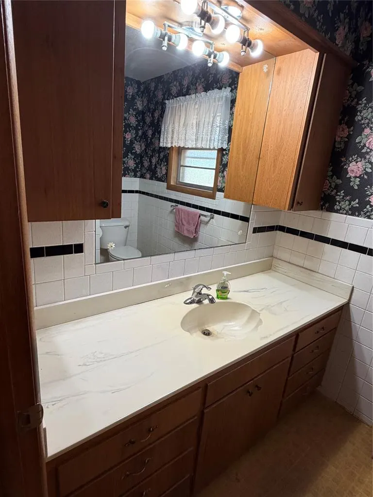 Photo 11 — 412 S 25th Street, Clinton, OK 73601